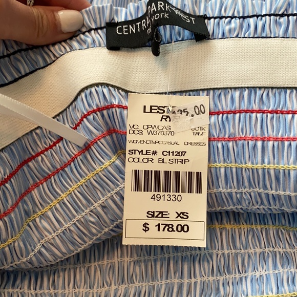 Off the shoulder sear sucker dress - Picture 3 of 3